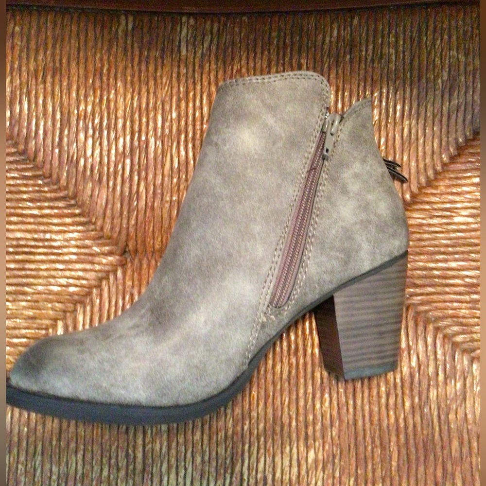 Grey Booties - Picture 2 of 4